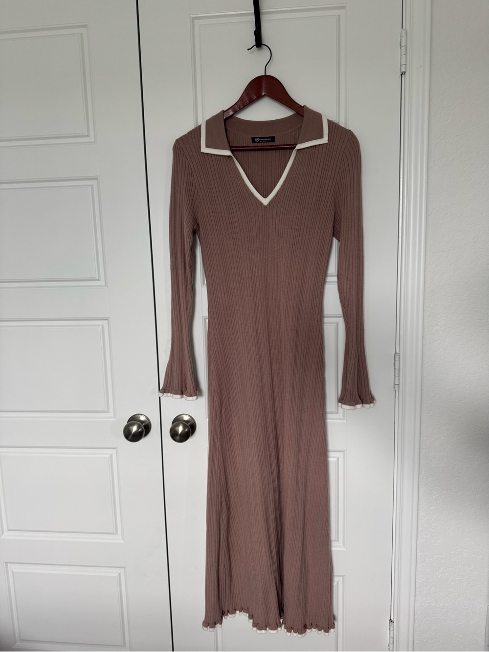 New Pretty Garden Ribbed V-Neck Long Sleeve Dress in Dusty Mauve